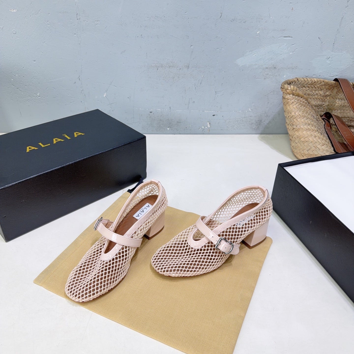 ALAIA 26S HIGH-HEEL MARY JANES 50 MM IN NUDE PINK WOVEN MESH
