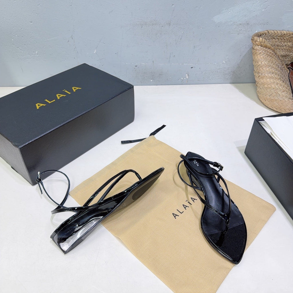ALAIA 26S THONG SANDALS IN BLACK CALFSKIN