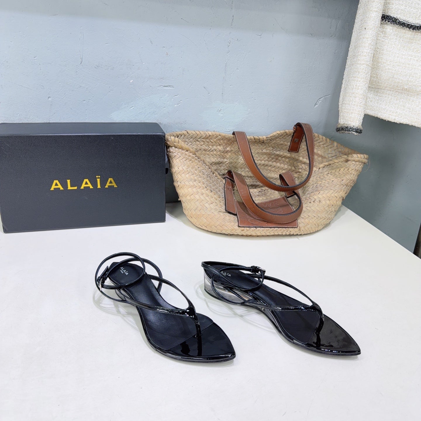 ALAIA 26S THONG SANDALS IN BLACK CALFSKIN