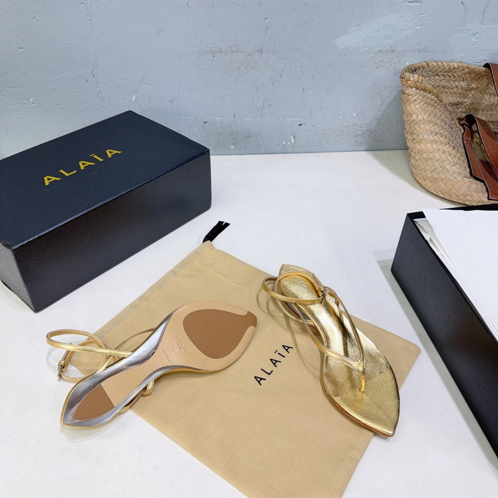 ALAIA 26S THONG SANDALS IN GOLD CALFSKIN
