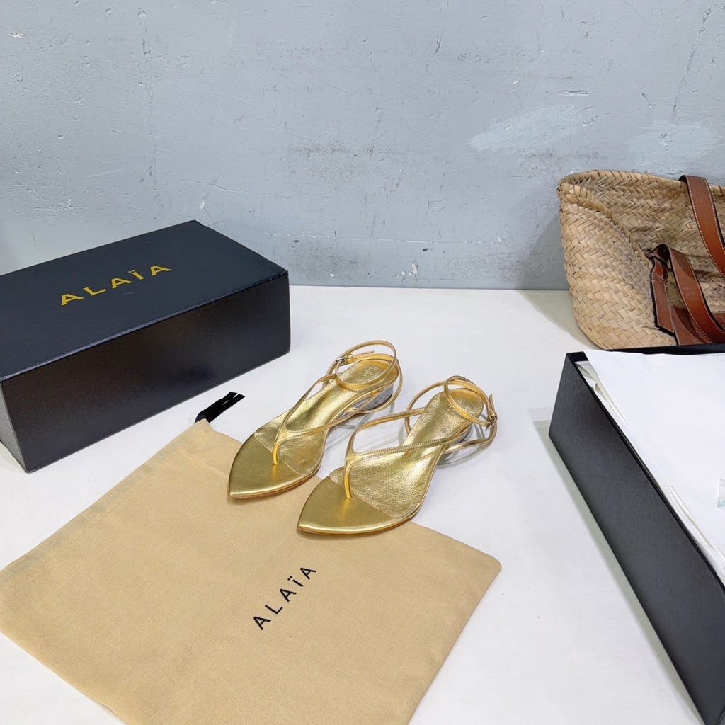 ALAIA 26S THONG SANDALS IN GOLD CALFSKIN