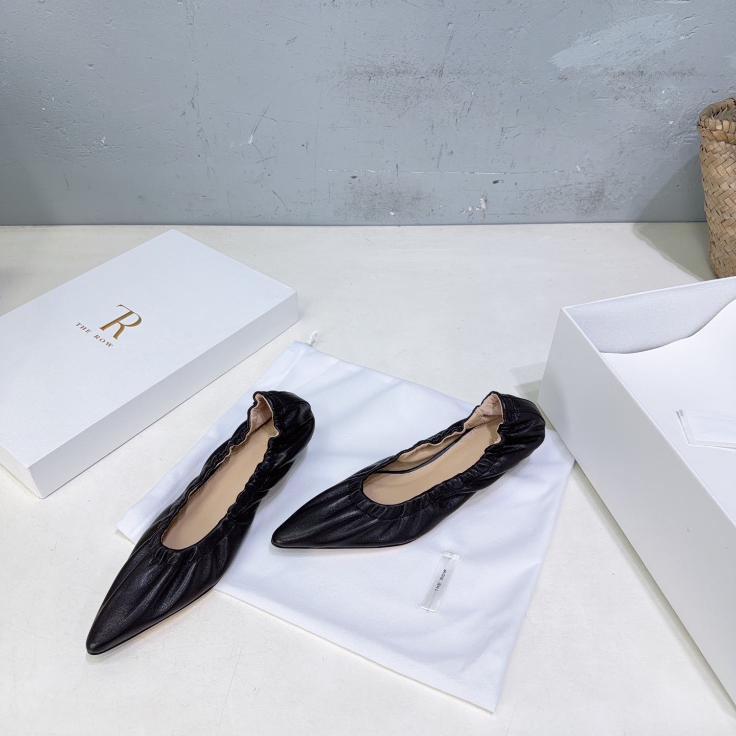 THE ROW 26S POINTED KITTEN HEEL PUMPS 35MM IN BLACK CALFSKIN