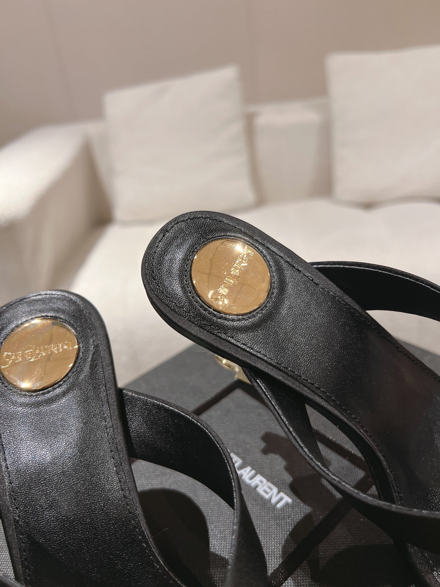 YSL 26S HEELED THONG SANDALS 85 MM IN BLACK SATIN