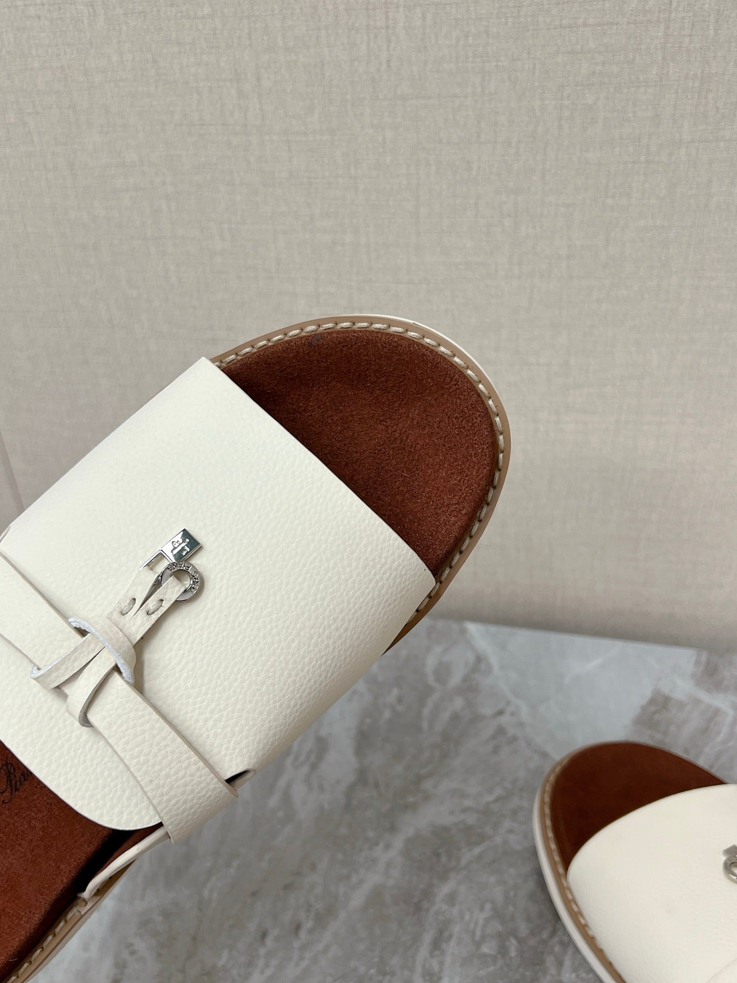LP 26S LOCK MULE SLIDES IN CREAM WHITE CALFSKIN SILVER HARDWARE