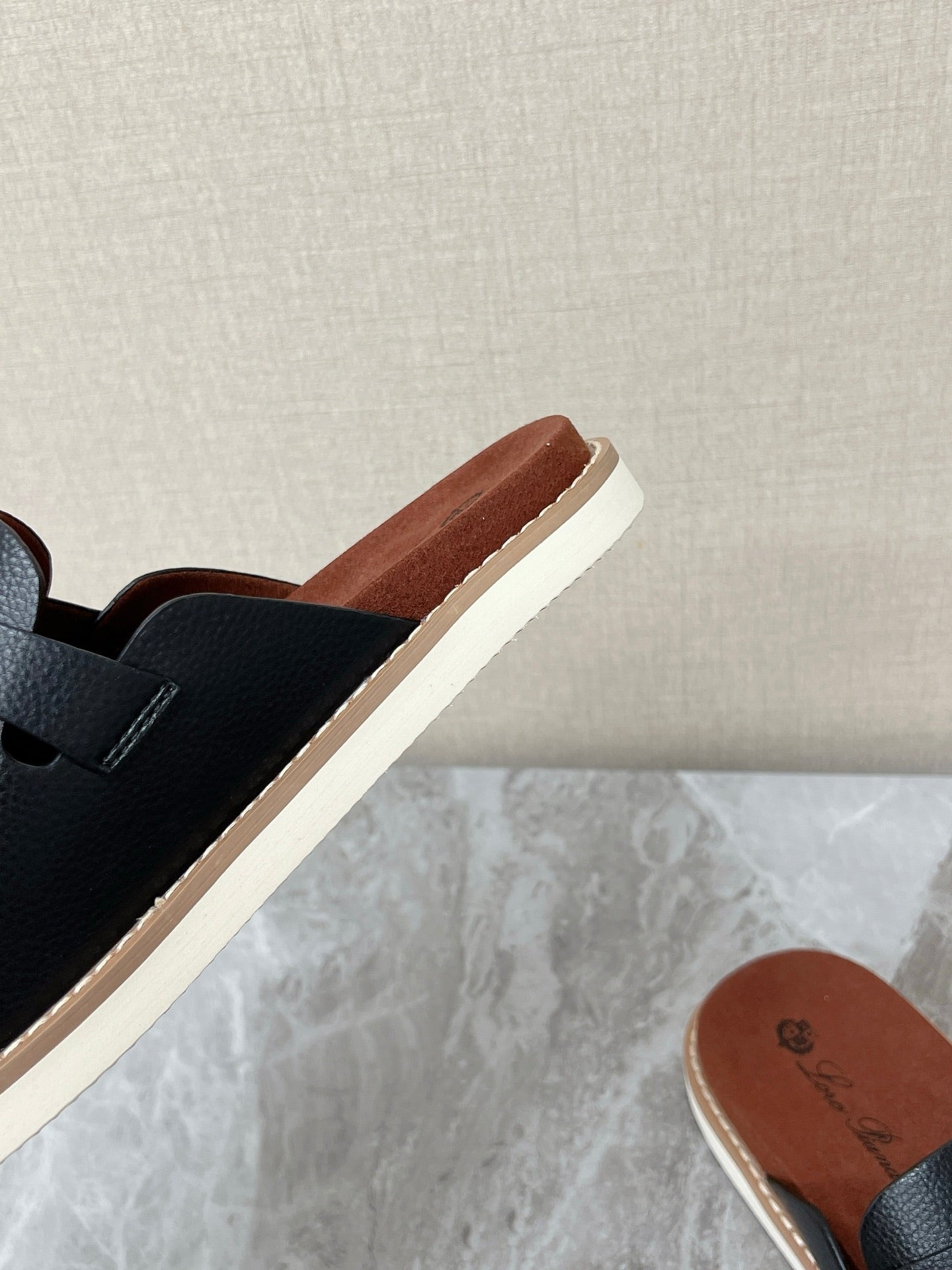 LP 26S LOCK MULE SLIDES IN BLACK GRAINED CALFSKIN SILVER HARDWARE