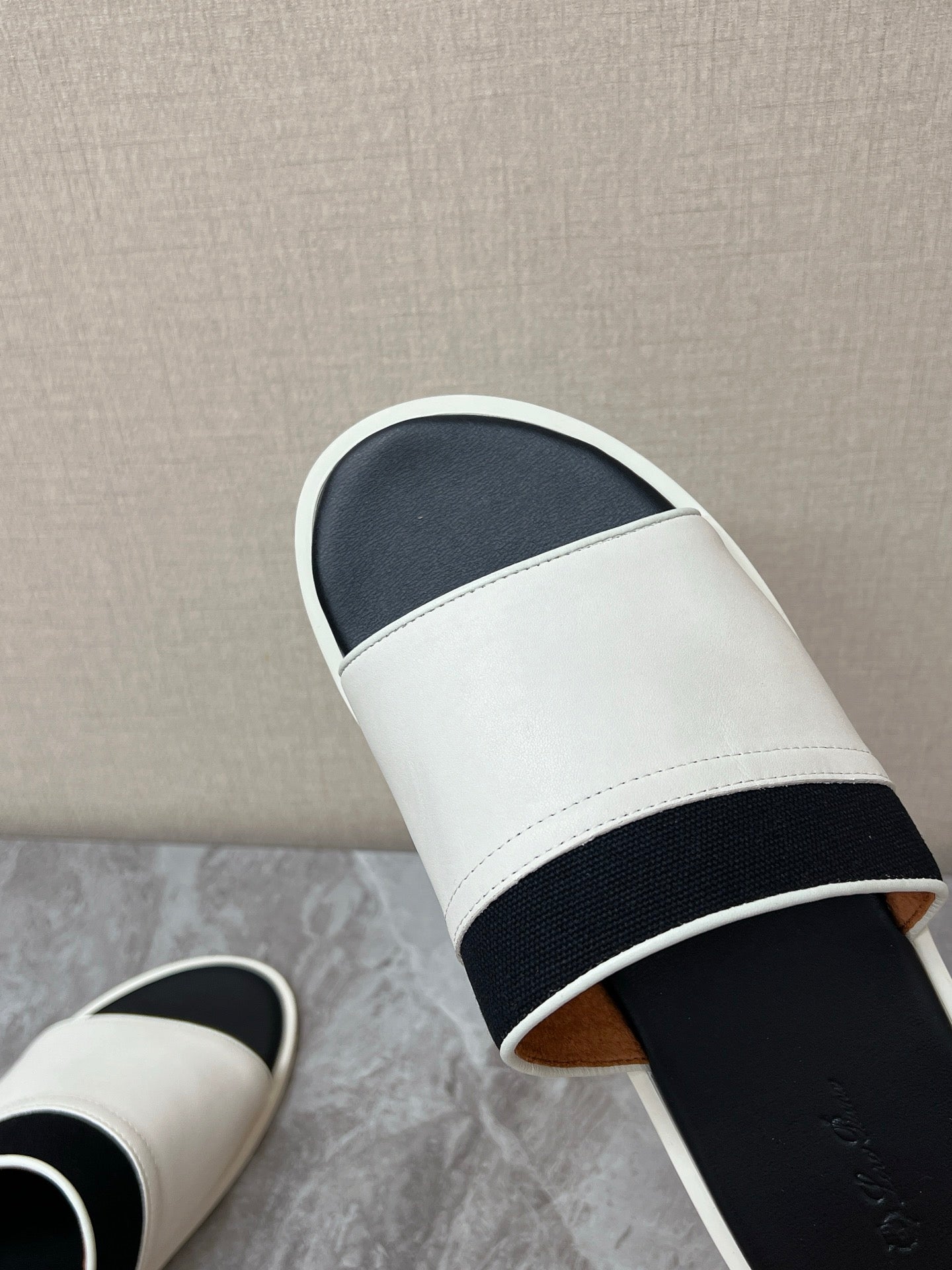 LP 26S SLIDES SANDAL IN WHITE CALFSKIN AND BLACK CANVAS