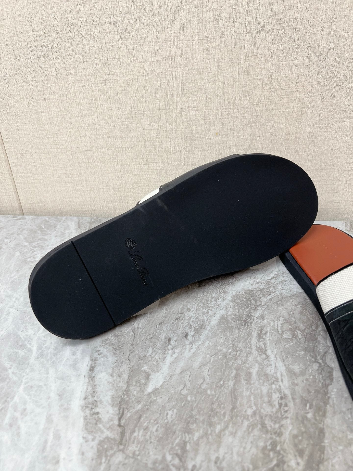 LP 26S SLIDES SANDAL IN BLACK GRAINED CALFSKIN AND IVORY WHITE CANVAS