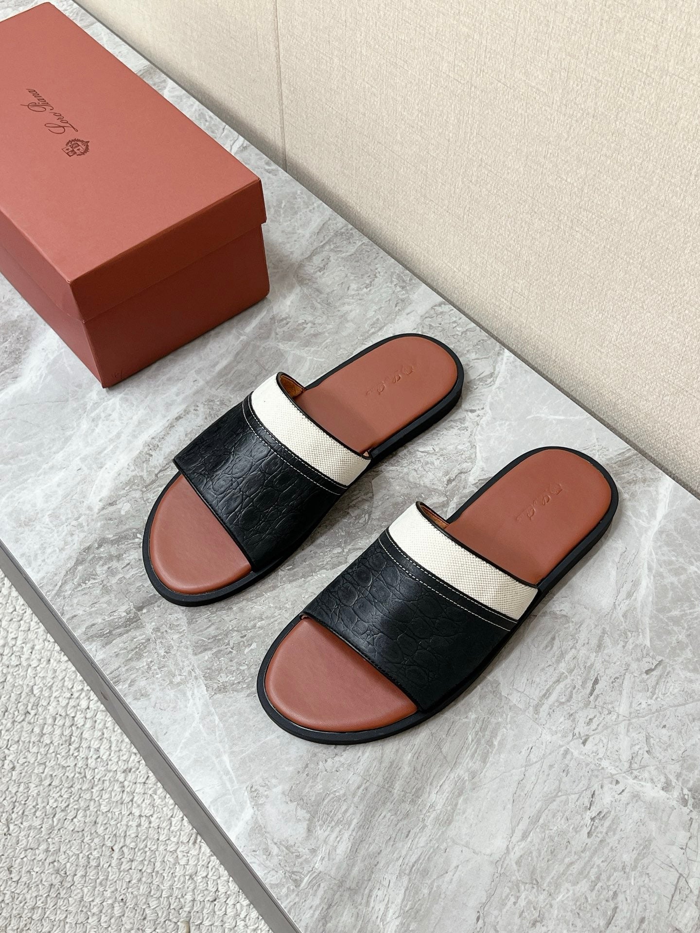 LP 26S SLIDES SANDAL IN BLACK GRAINED CALFSKIN AND IVORY WHITE CANVAS