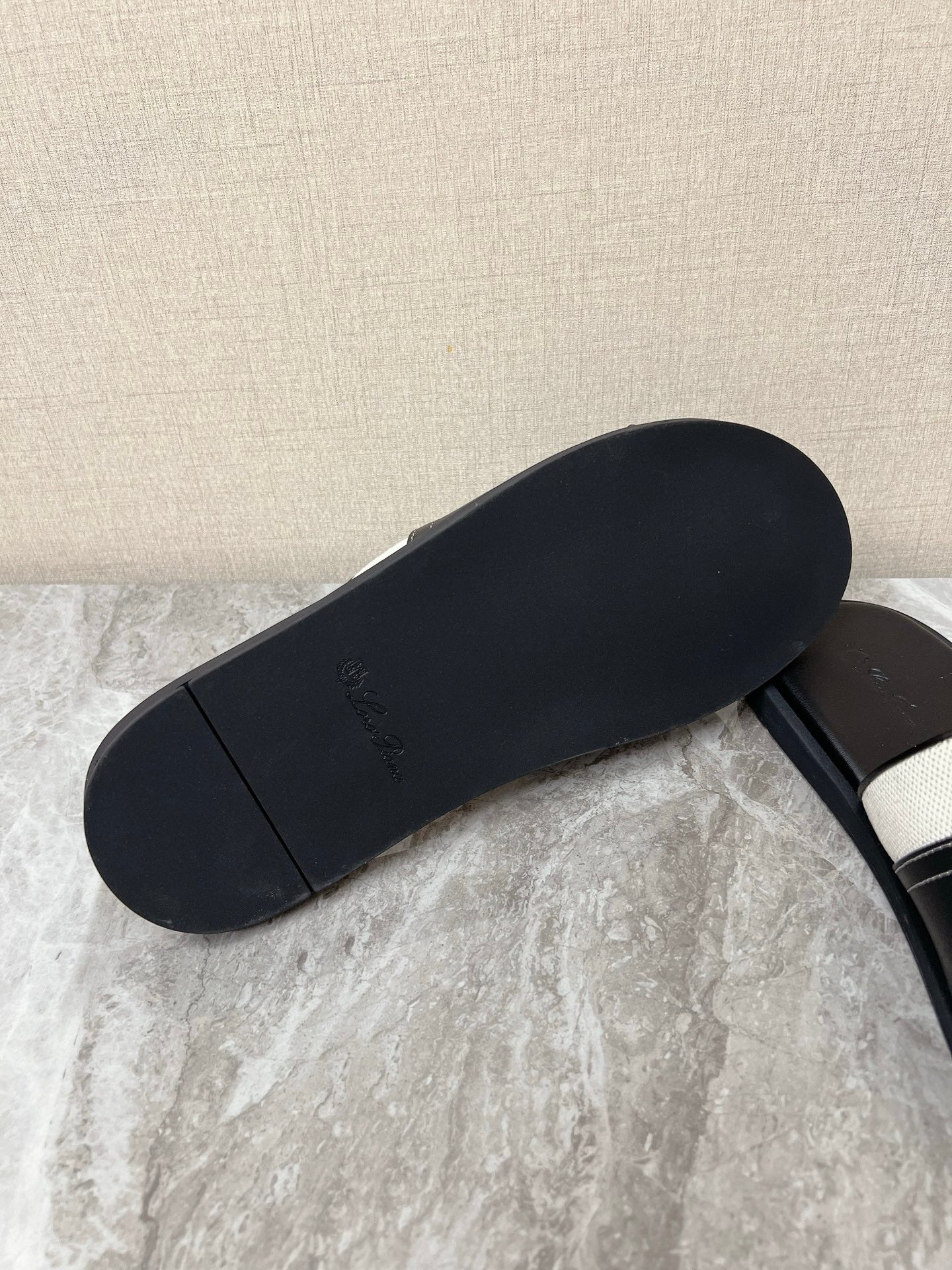 LP 26S SLIDES SANDAL IN BLACK CALFSKIN AND IVORY WHITE CANVAS