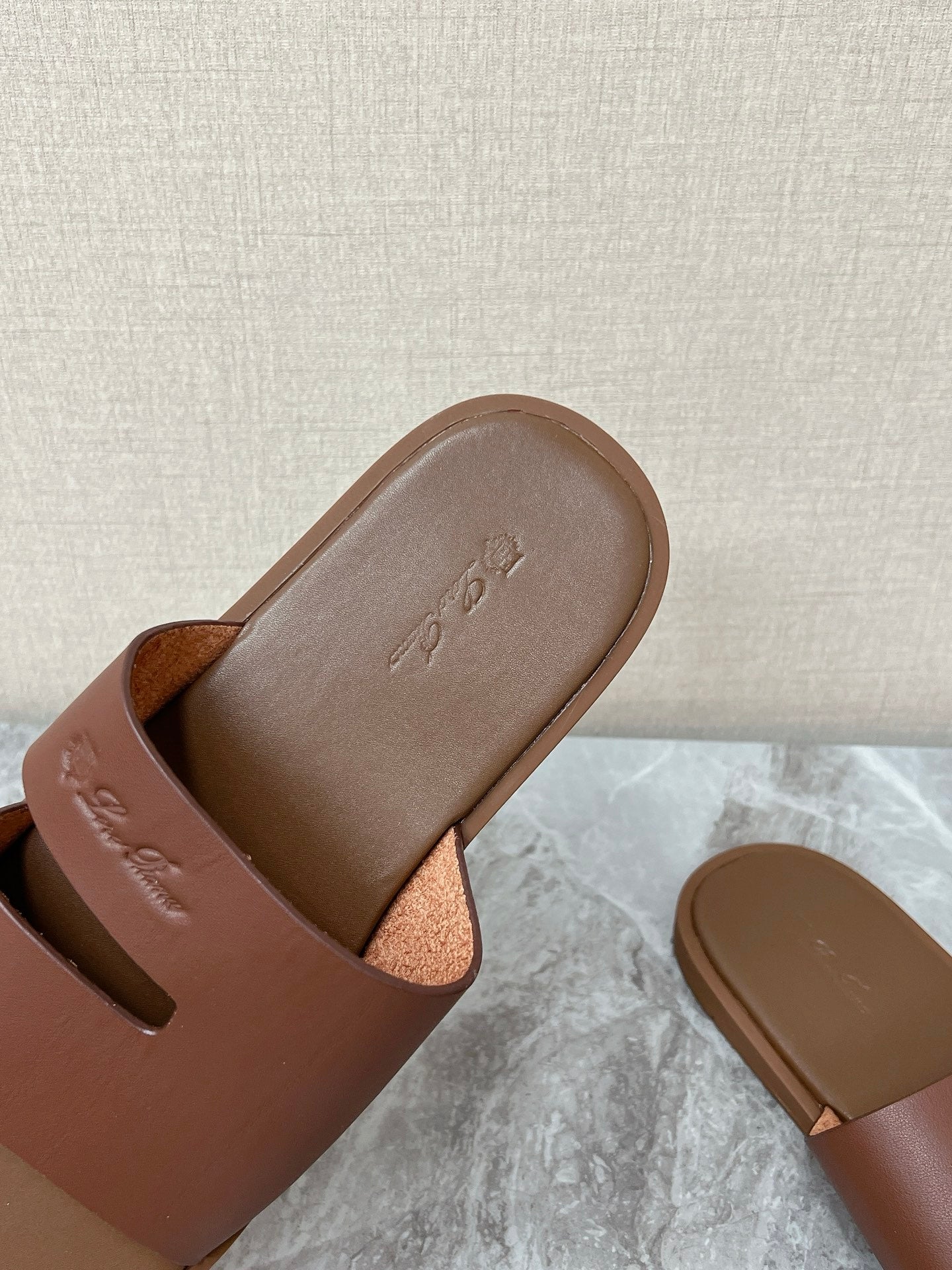 LP 26S CLASSIC H-CUT SLIDES IN BROWN CALFSKIN