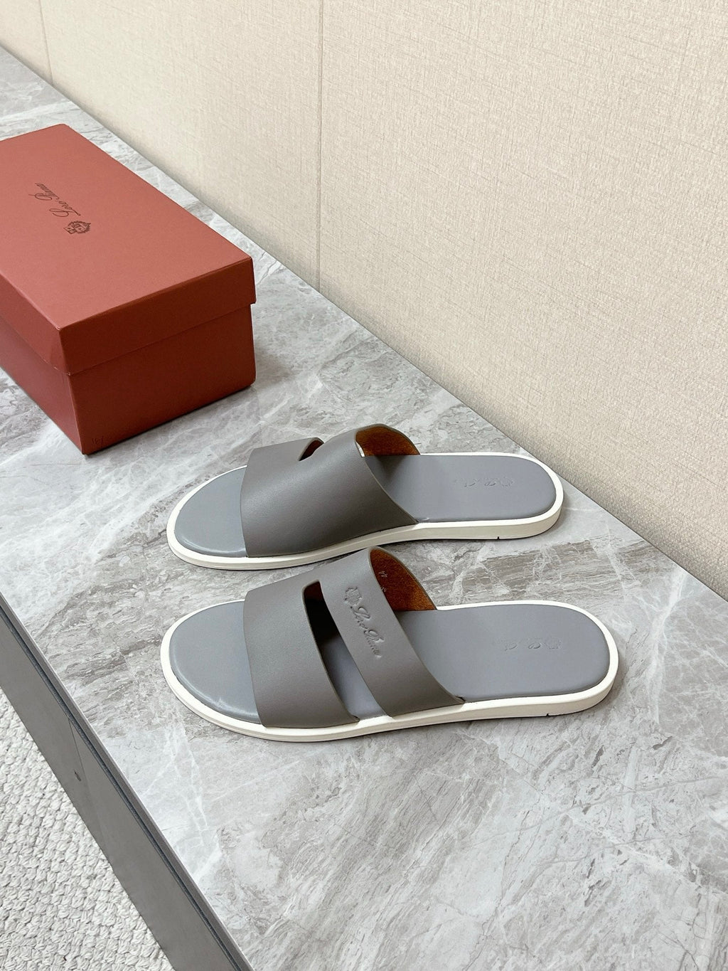 LP 26S CLASSIC H-CUT SLIDES IN GREY CALFSKIN