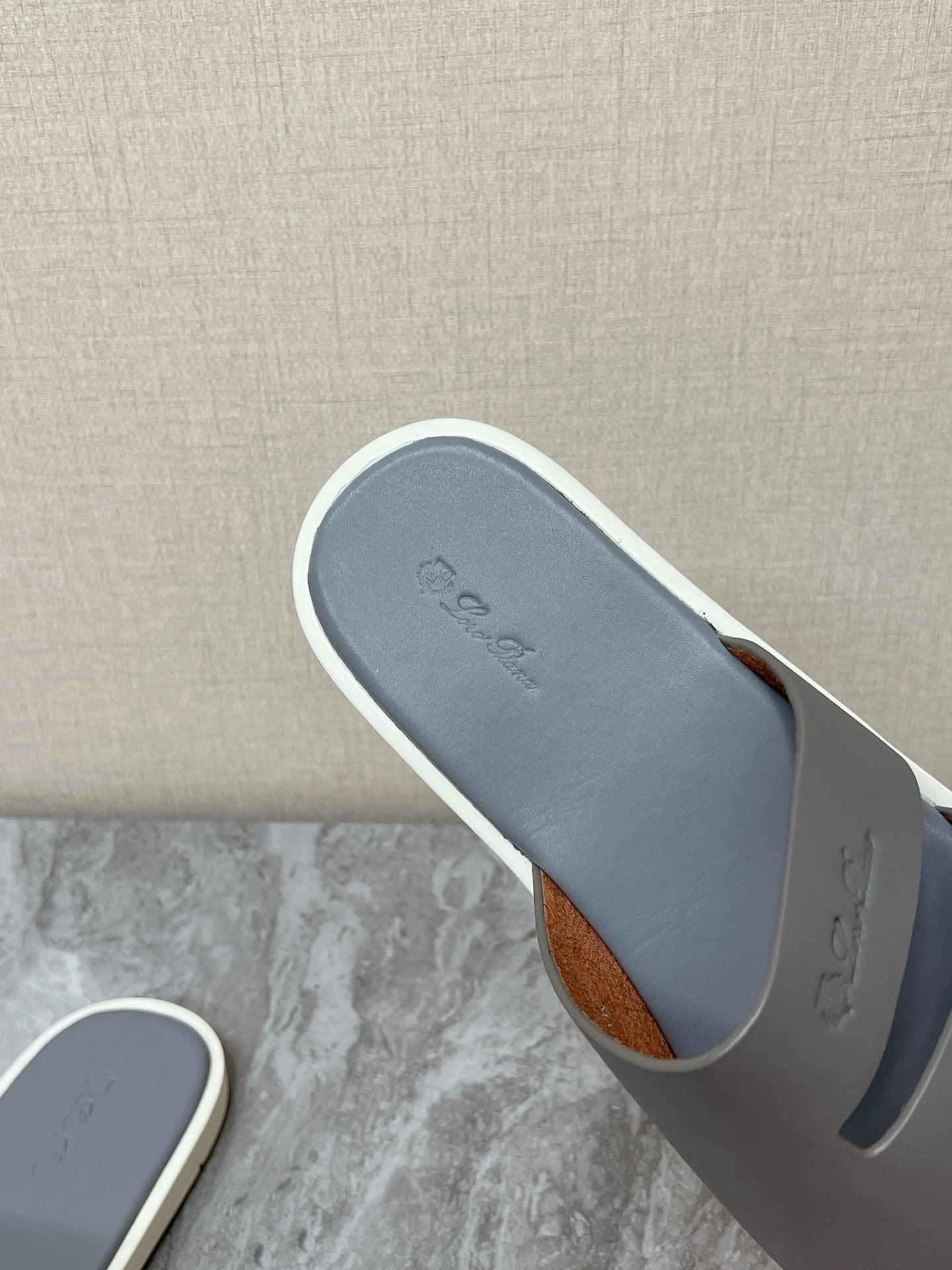 LP 26S CLASSIC H-CUT SLIDES IN GREY CALFSKIN