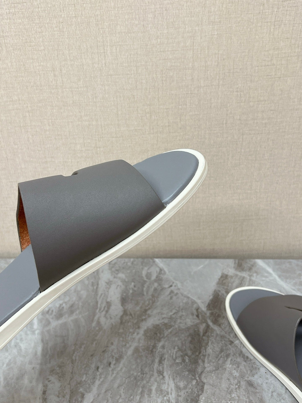 LP 26S CLASSIC H-CUT SLIDES IN GREY CALFSKIN