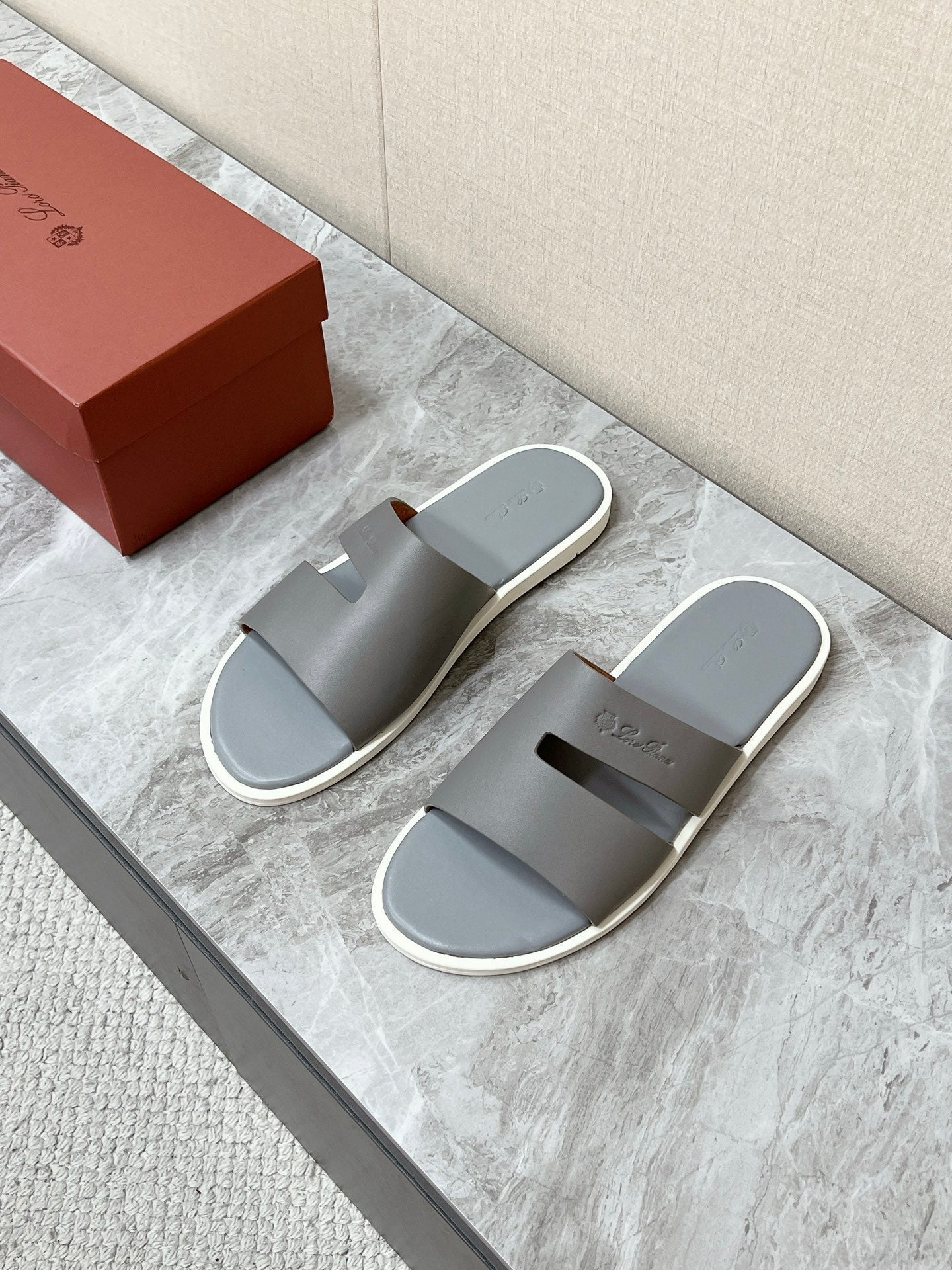 LP 26S CLASSIC H-CUT SLIDES IN GREY CALFSKIN