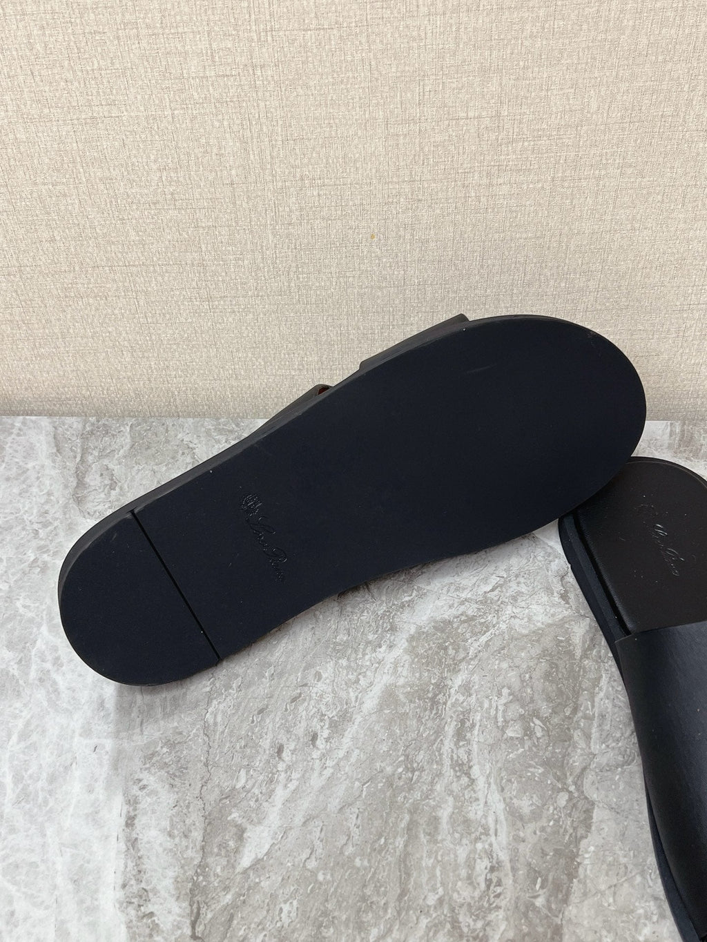 LP 26S CLASSIC H-CUT SLIDES IN BLACK CALFSKIN