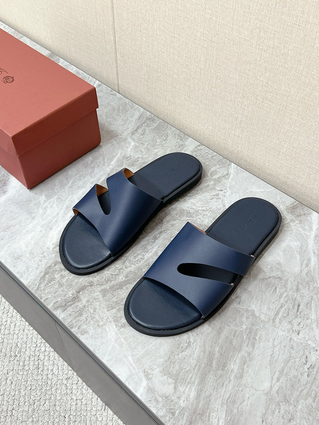 LP 26S CUTOUT SLIDES IN NAVY BLUE CALFSKIN