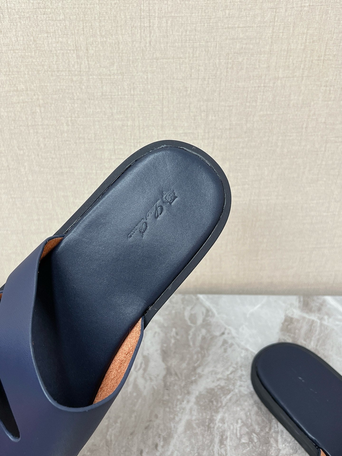 LP 26S CUTOUT SLIDES IN NAVY BLUE CALFSKIN