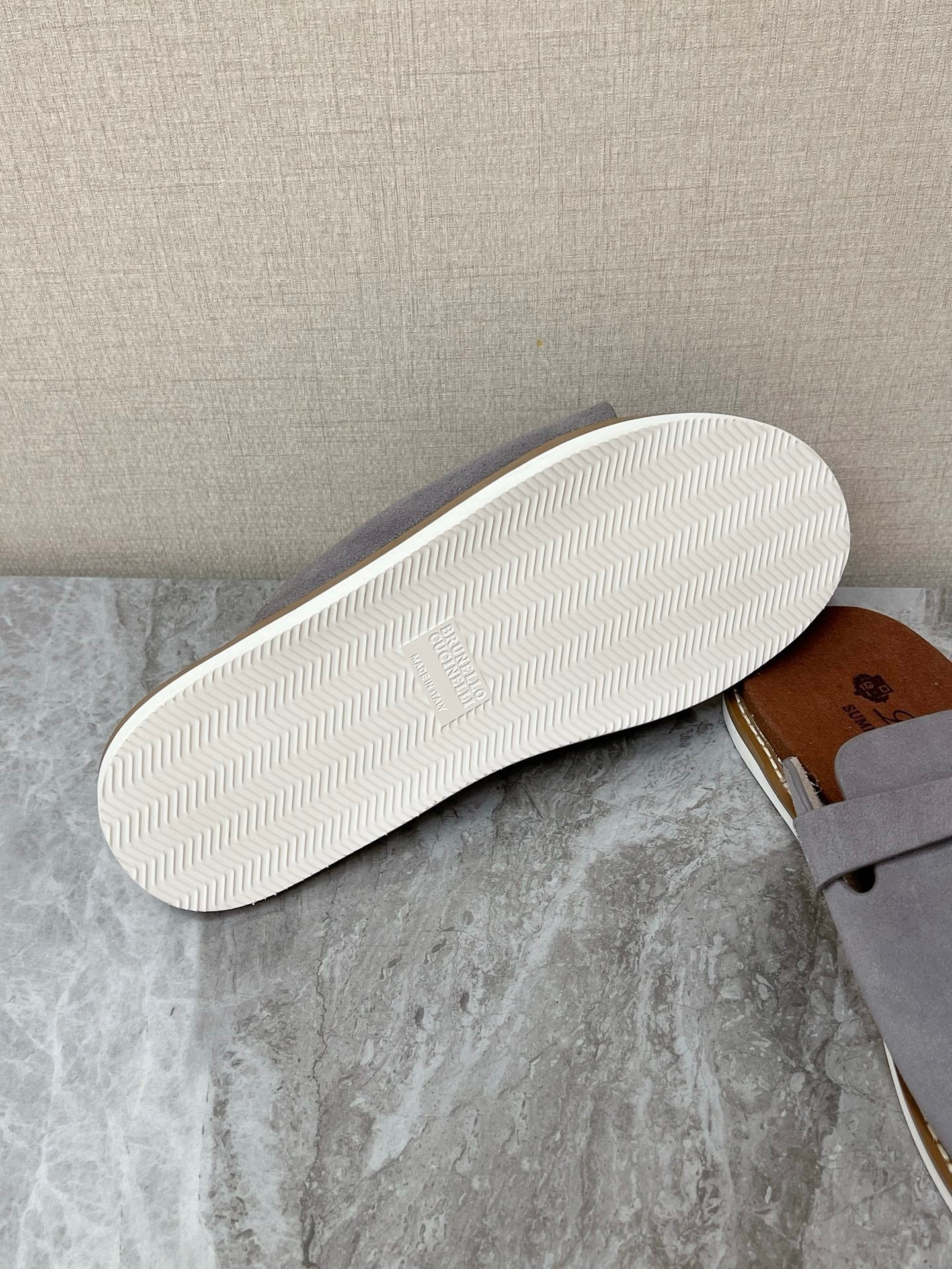 LP 26S LOCK CHARM SLIDES IN GREY SUEDE SILVER HARDWARE