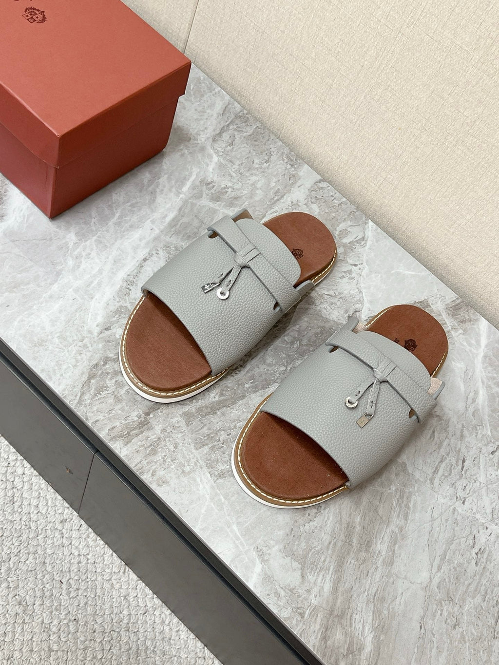 LP 26S LOCK CHARM SLIDES IN GREY CALFSKIN SILVER HARDWARE