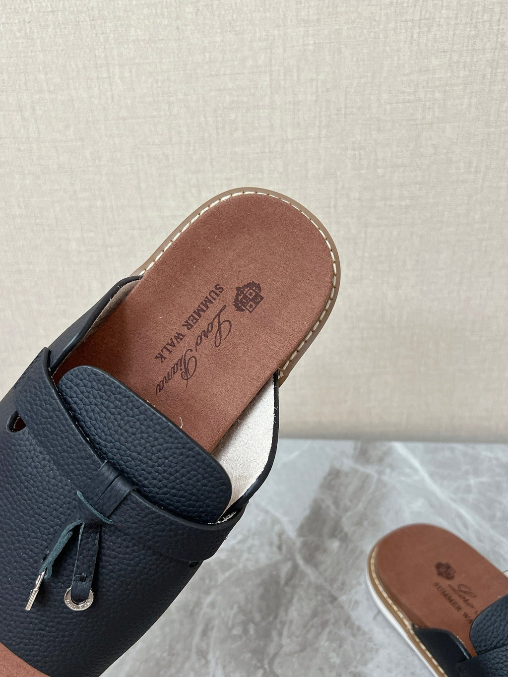 LP 26S LOCK CHARM SLIDES IN BLACK CALFSKIN SILVER HARDWARE