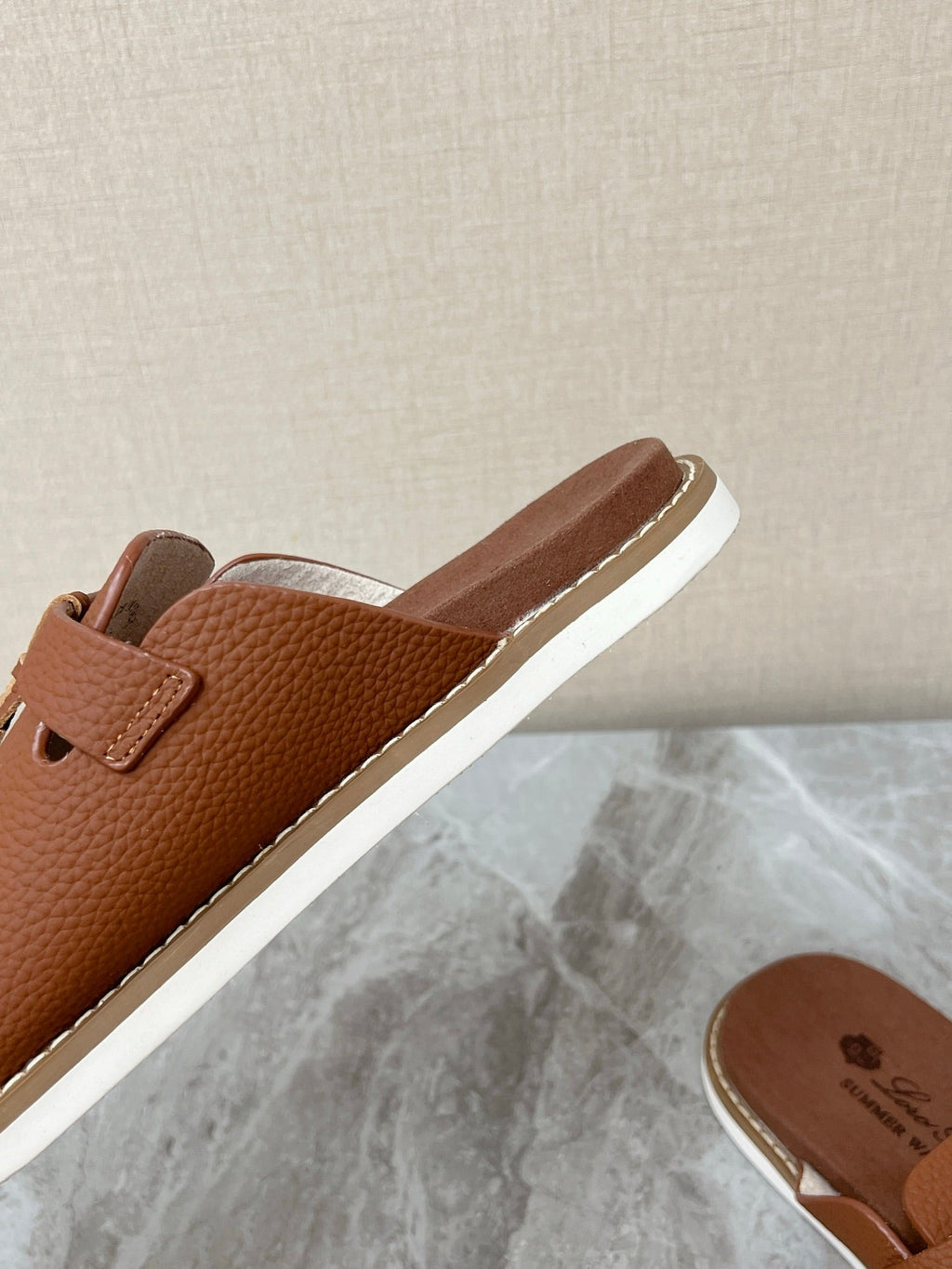LP 26S LOCK CHARM SLIDES IN CARAMEL BROWN CALFSKIN SILVER HARDWARE