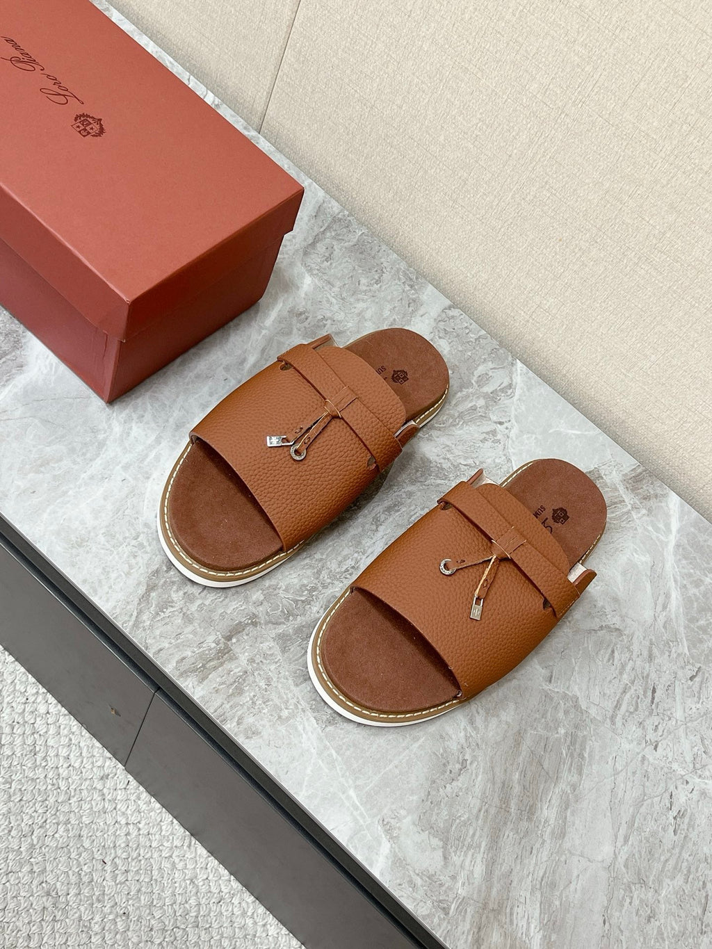 LP 26S LOCK CHARM SLIDES IN CARAMEL BROWN CALFSKIN SILVER HARDWARE