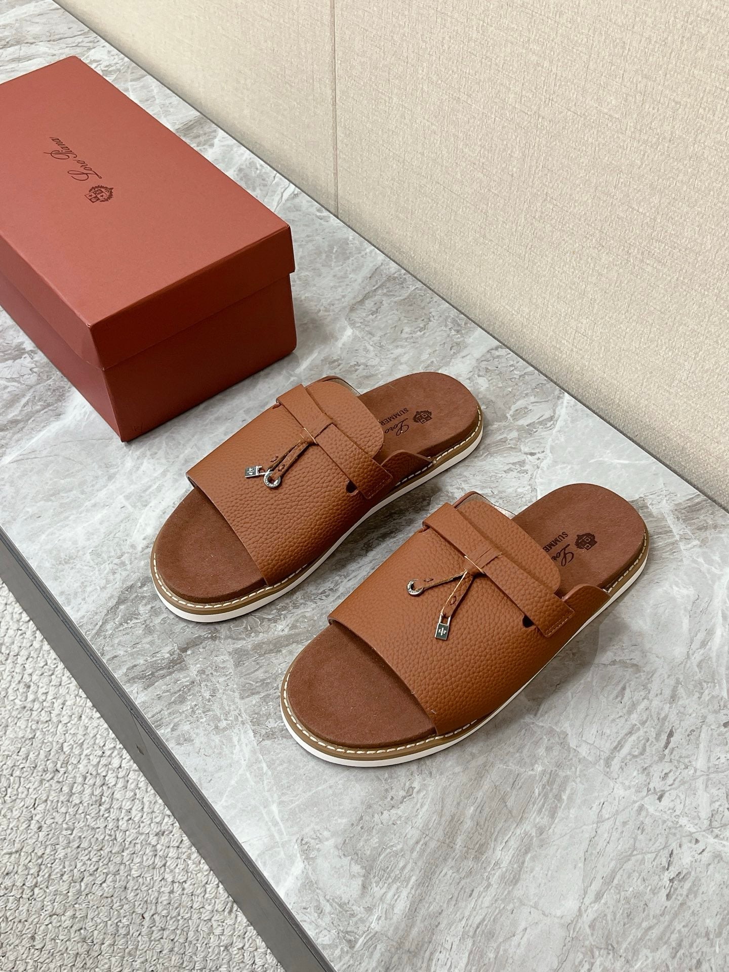 LP 26S LOCK CHARM SLIDES IN CARAMEL BROWN CALFSKIN SILVER HARDWARE