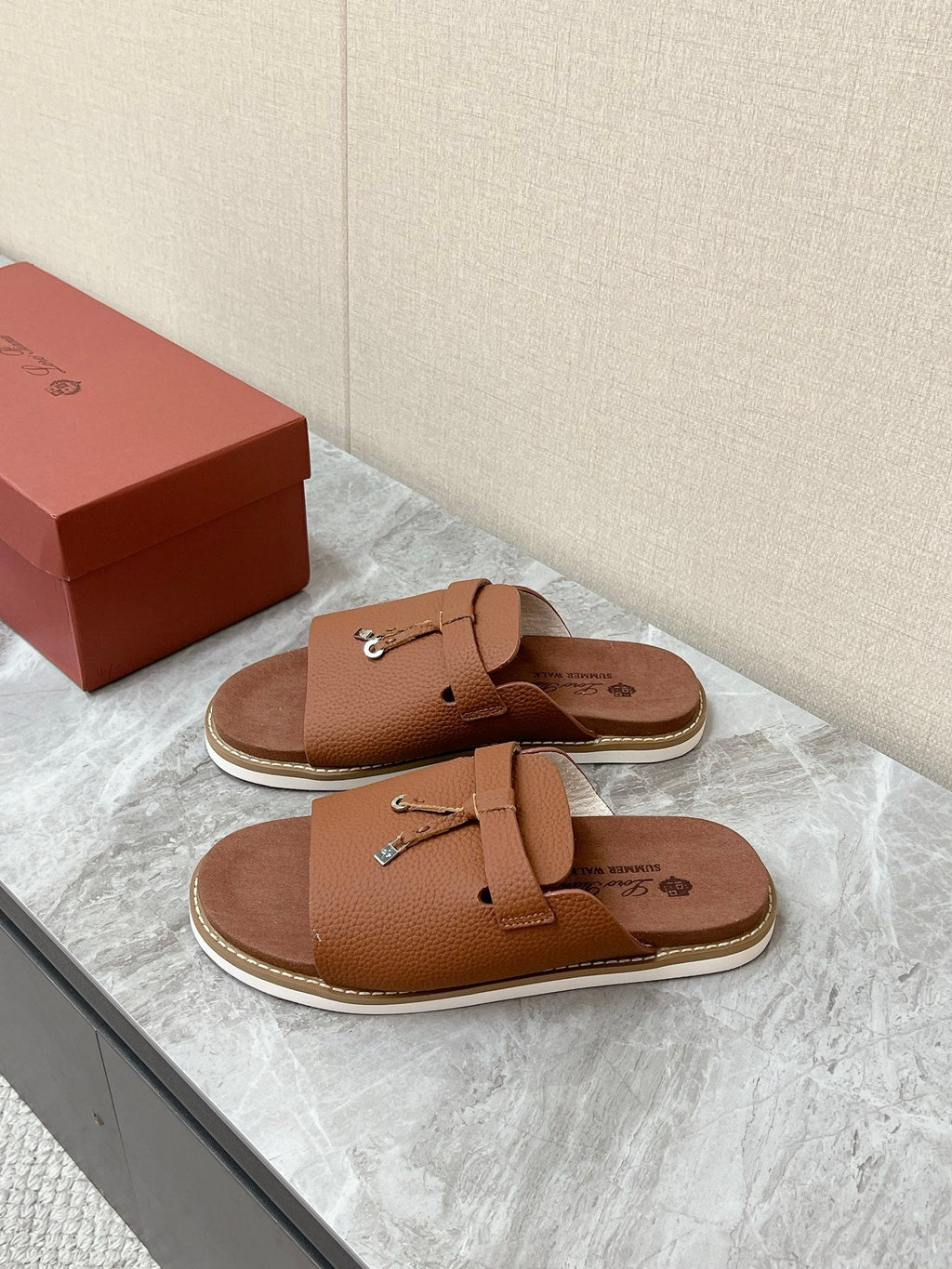 LP 26S LOCK CHARM SLIDES IN CARAMEL BROWN CALFSKIN SILVER HARDWARE