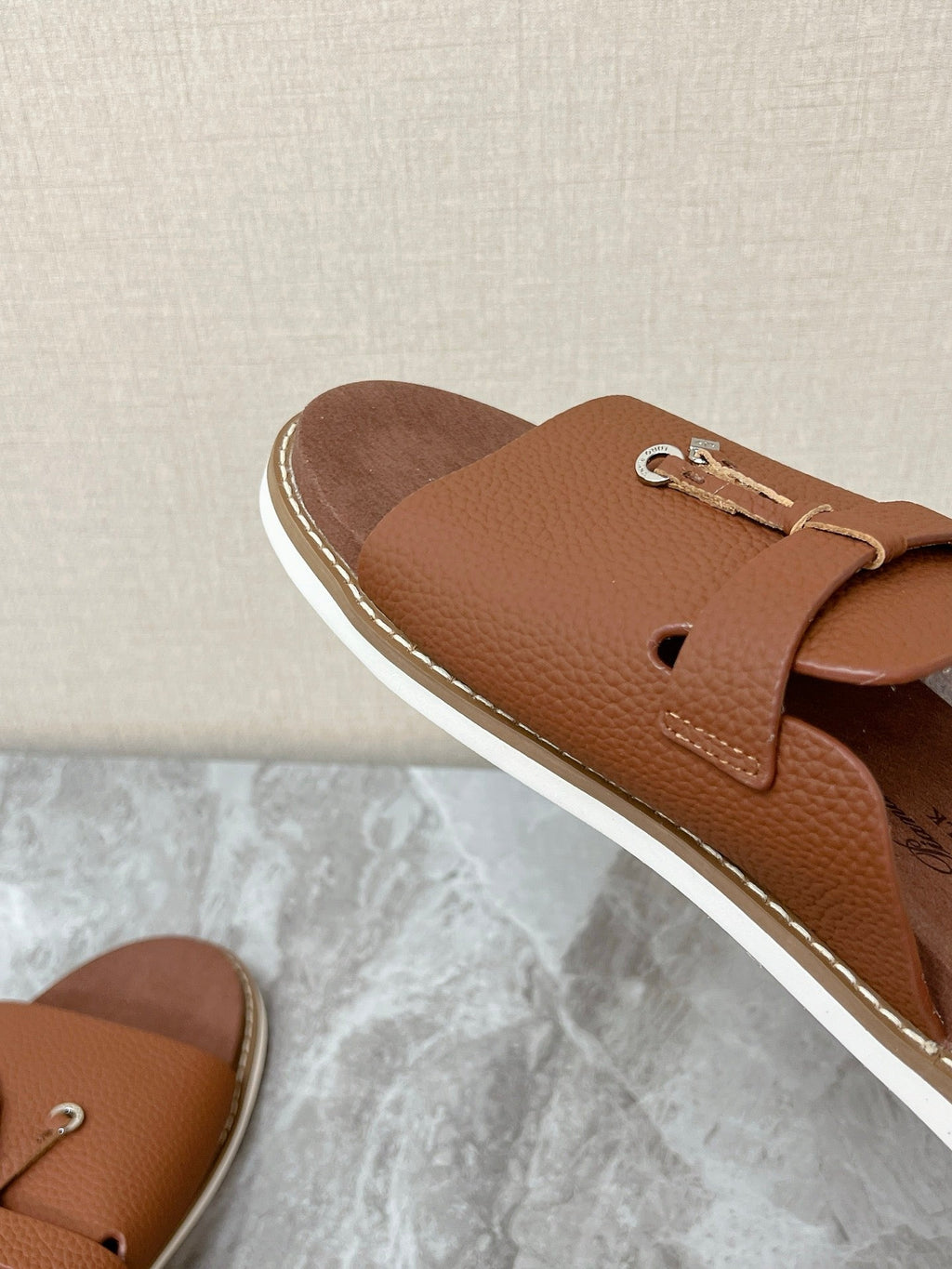 LP 26S LOCK CHARM SLIDES IN CARAMEL BROWN CALFSKIN SILVER HARDWARE