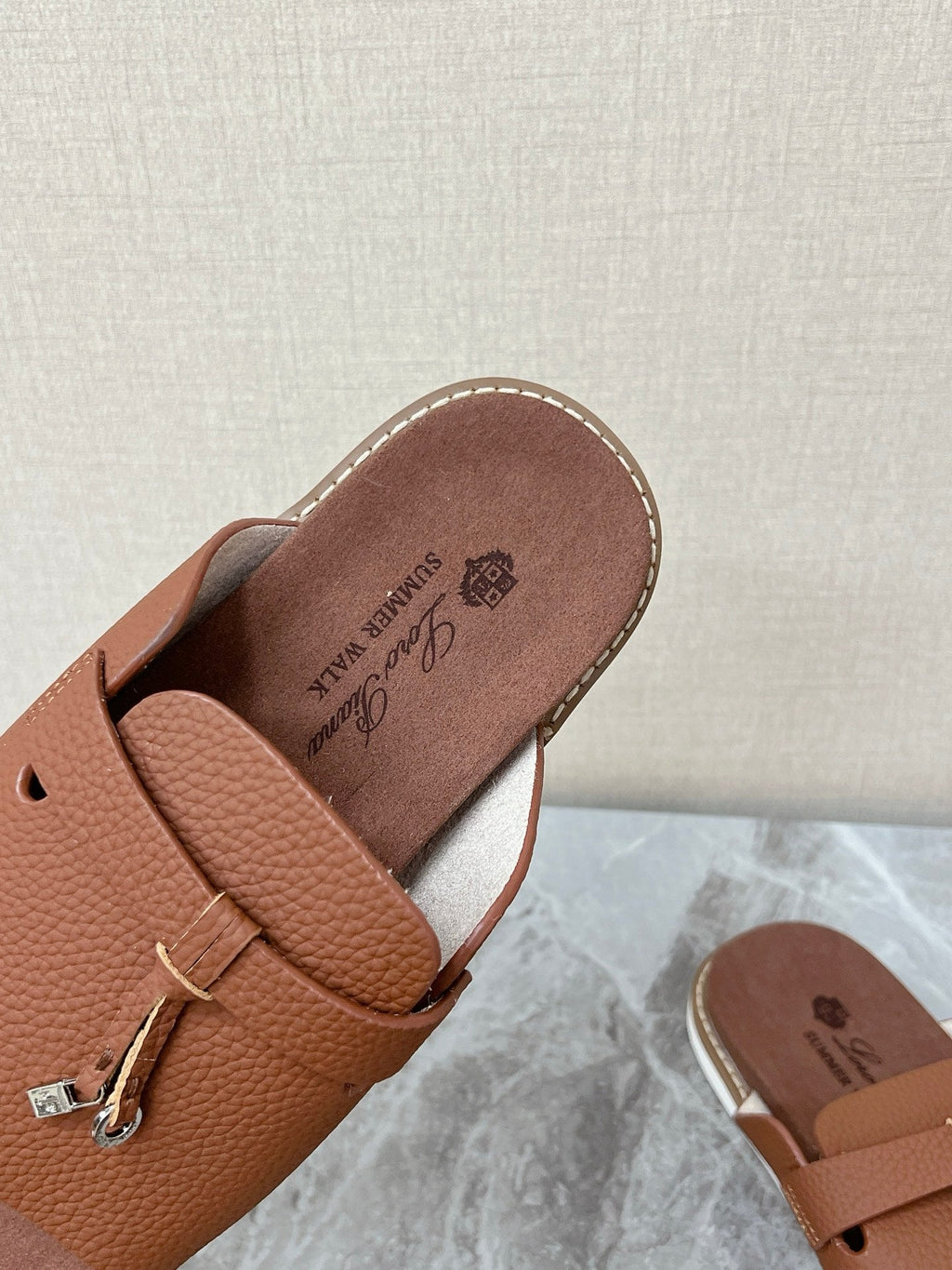 LP 26S LOCK CHARM SLIDES IN CARAMEL BROWN CALFSKIN SILVER HARDWARE