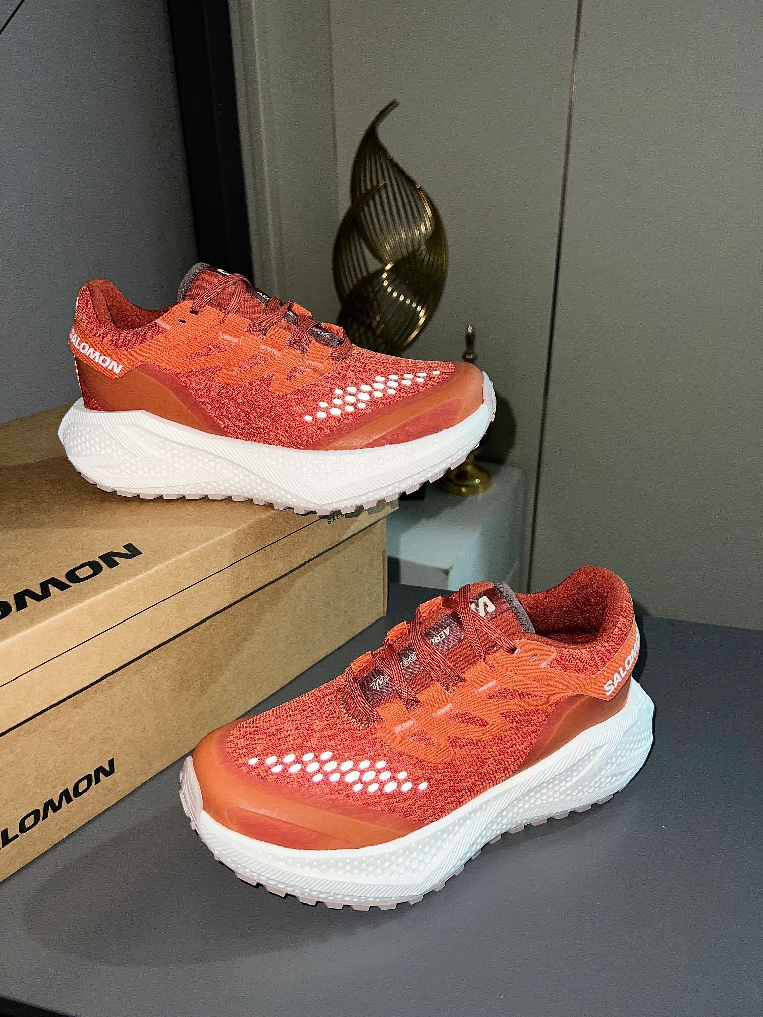 ALO 25S SALOMON ODYSSEY ELMT SNEAKER 45 MM IN DARK ORANGE FABRIC