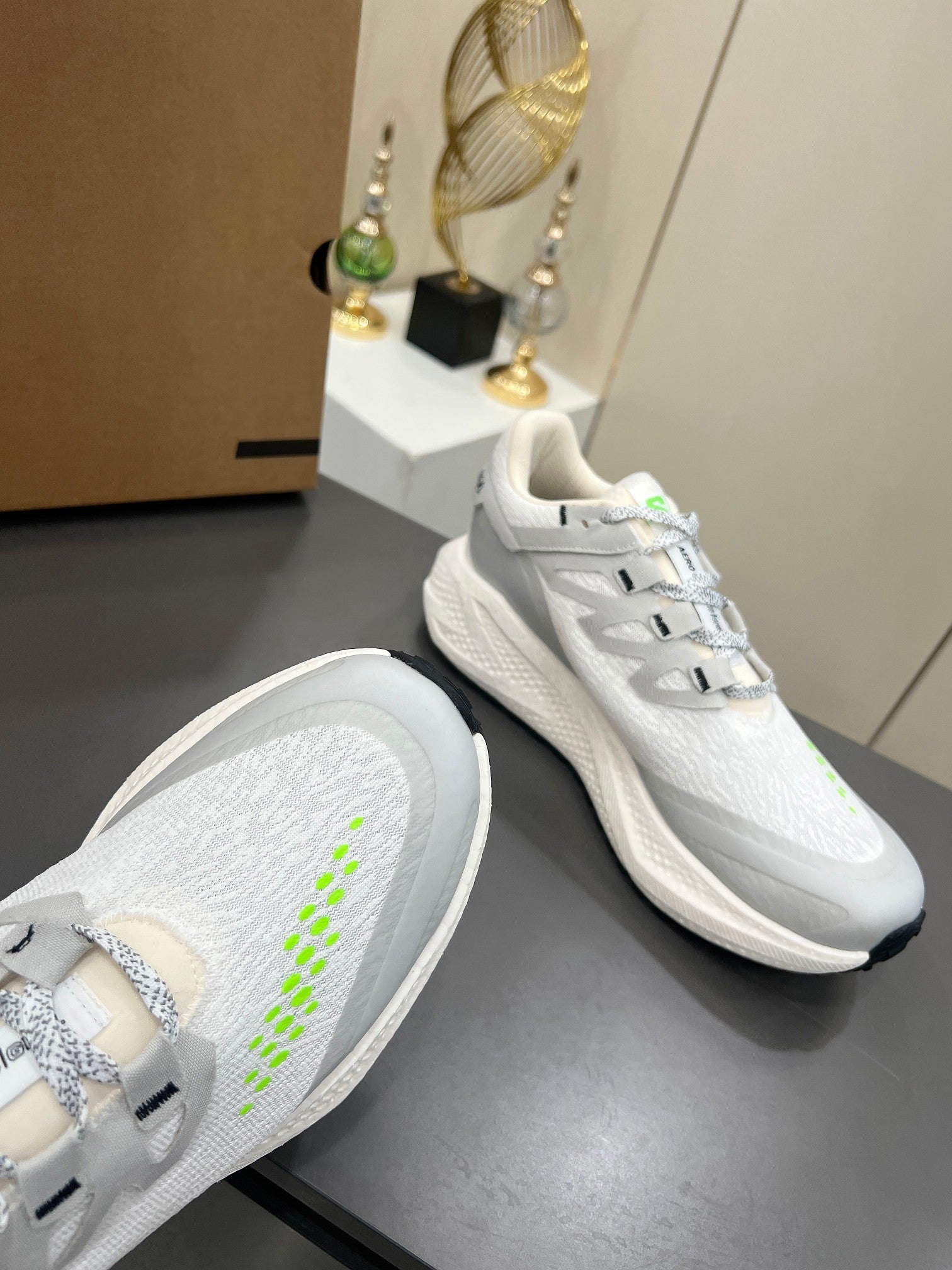 ALO 25S SALOMON ODYSSEY ELMT SNEAKER 45 MM IN WHITE AND GREY FABRIC