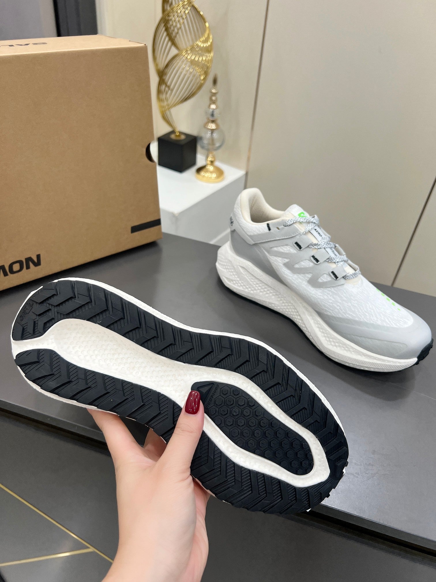 ALO 25S SALOMON ODYSSEY ELMT SNEAKER 45 MM IN WHITE AND GREY FABRIC