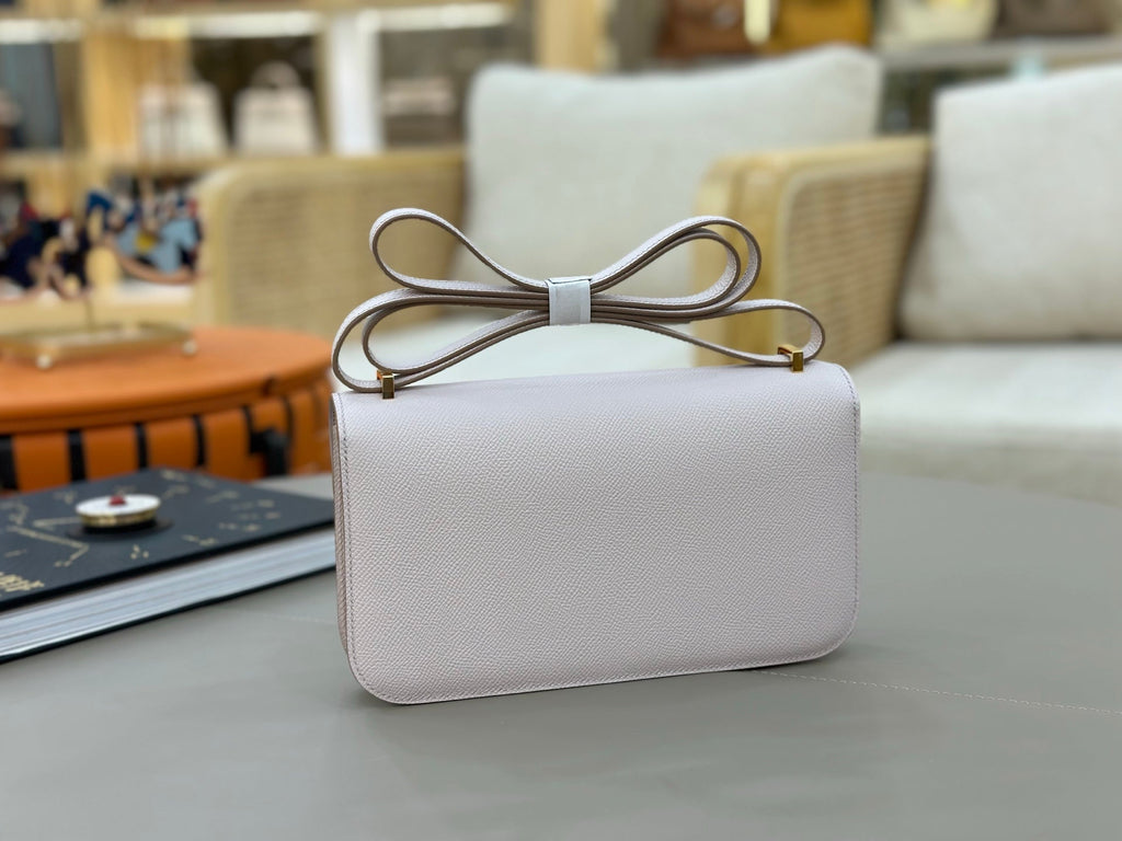 HM 25S CONSTANCE ELAN 24 CM IN ASH PINK-GREY EPSOM WITH GOLD HARDWARE