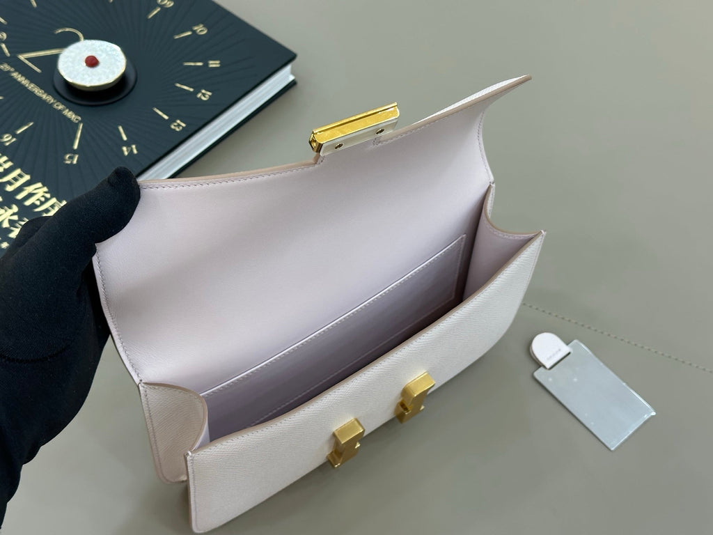 HM 25S CONSTANCE ELAN 24 CM IN ASH PINK-GREY EPSOM WITH GOLD HARDWARE