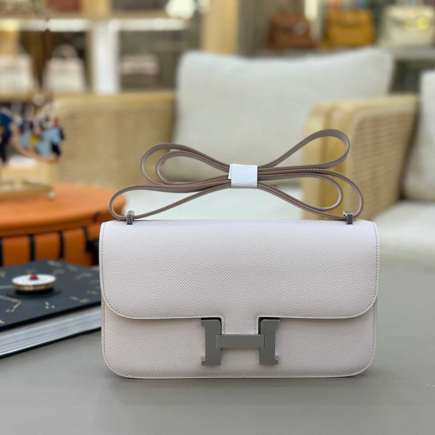 HM 25S CONSTANCE ELAN 24 CM IN ASH PINK-GREY EPSOM WITH SILVER HARDWARE