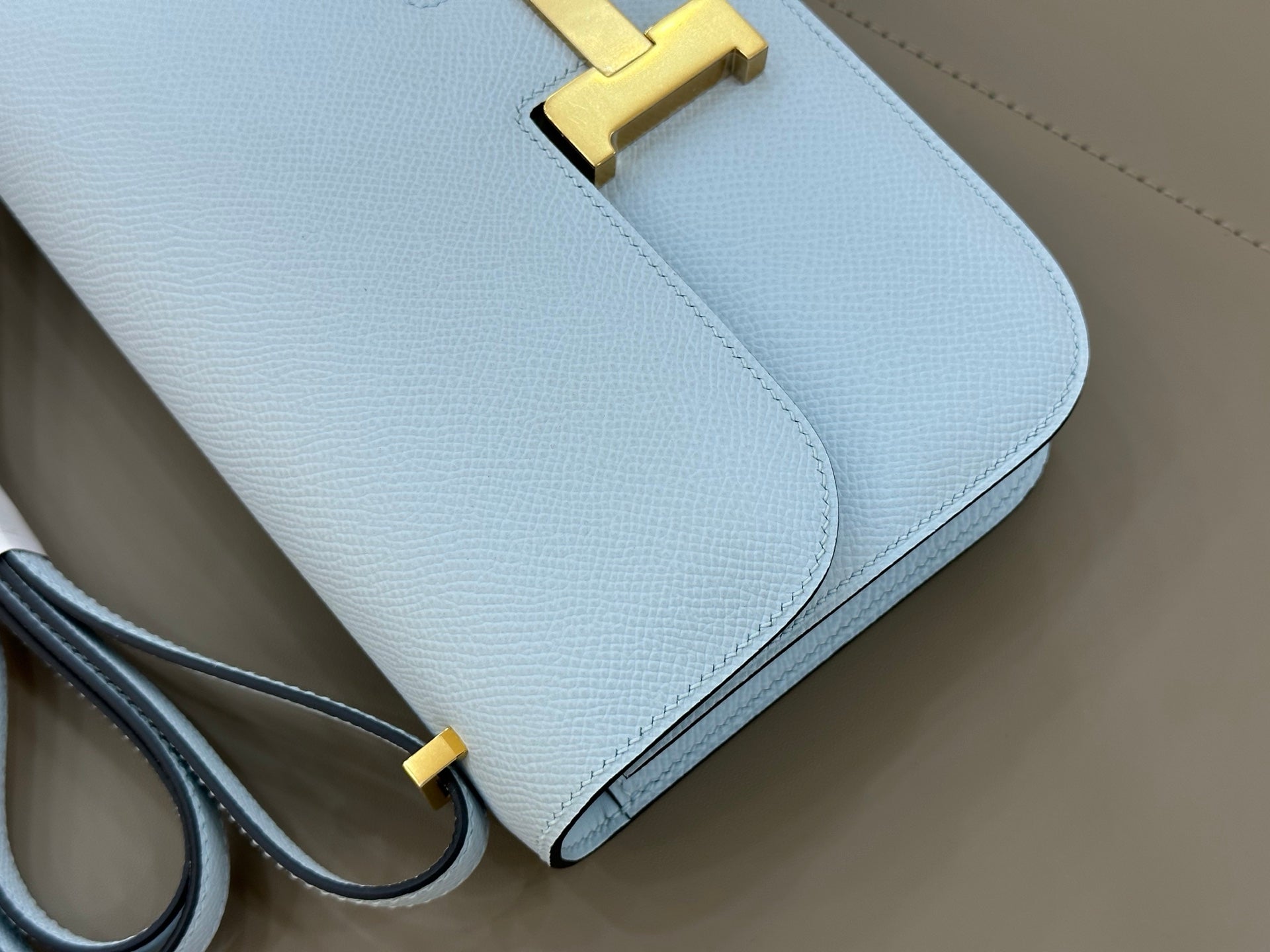 HM 25S CONSTANCE ELAN 24 CM IN SKY BLUE EPSOM WITH GOLD HARDWARE