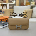 HM 25S CONSTANCE ELAN 24 CM IN LIGHT SADDLE BROWN EPSOM WITH SILVER HARDWARE