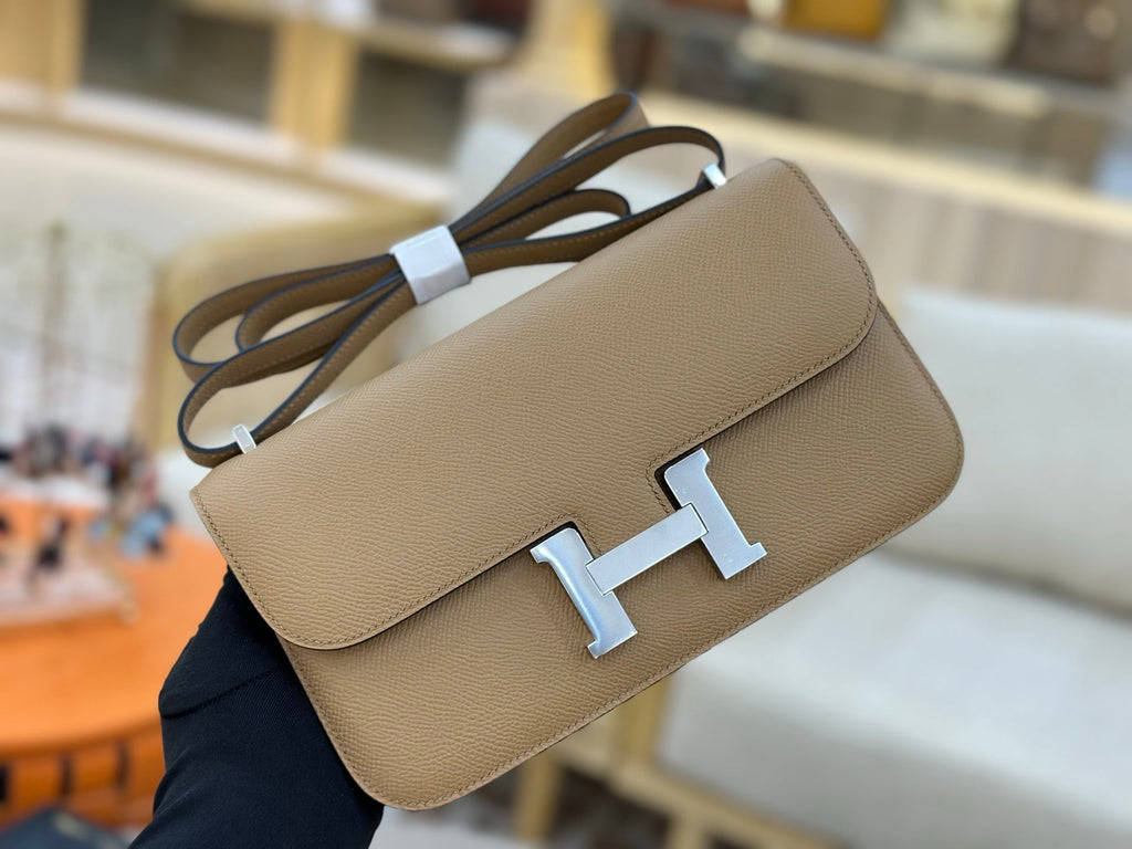HM 25S CONSTANCE ELAN 24 CM IN LIGHT SADDLE BROWN EPSOM WITH SILVER HARDWARE