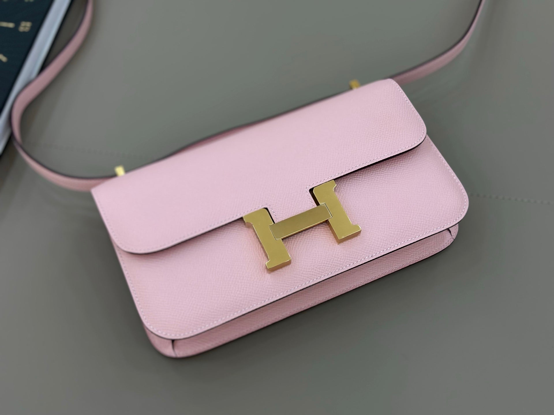 HM 25S CONSTANCE ELAN 24 CM IN LIGHT PINK EPSOM WITH GOLD HARDWARE