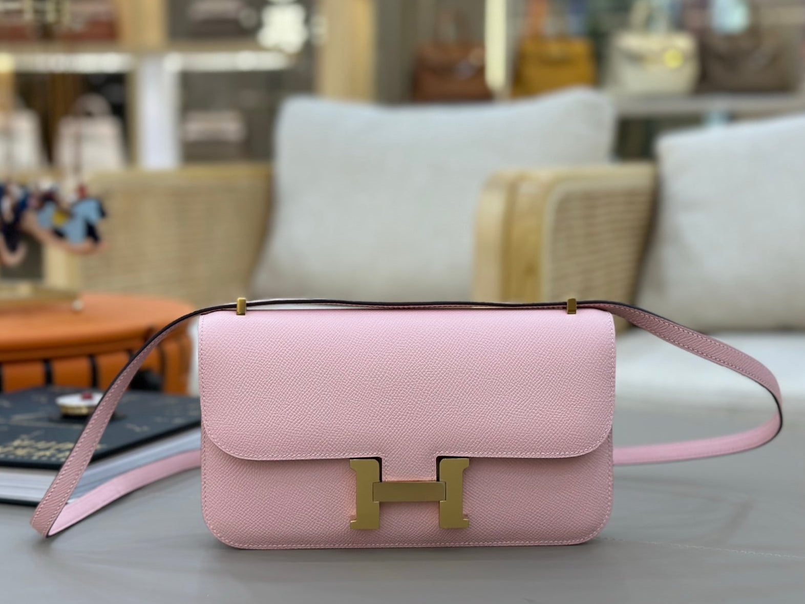 HM 25S CONSTANCE ELAN 24 CM IN LIGHT PINK EPSOM WITH GOLD HARDWARE