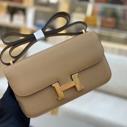 HM 25S CONSTANCE ELAN 24 CM IN LIGHT SADDLE BROWN EPSOM WITH GOLD HARDWARE