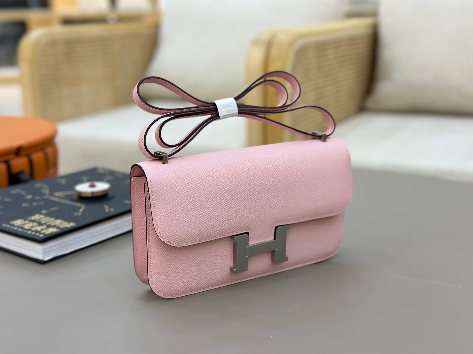 HM 25S CONSTANCE ELAN 24 CM IN LIGHT PINK EPSOM WITH SILVER HARDWARE