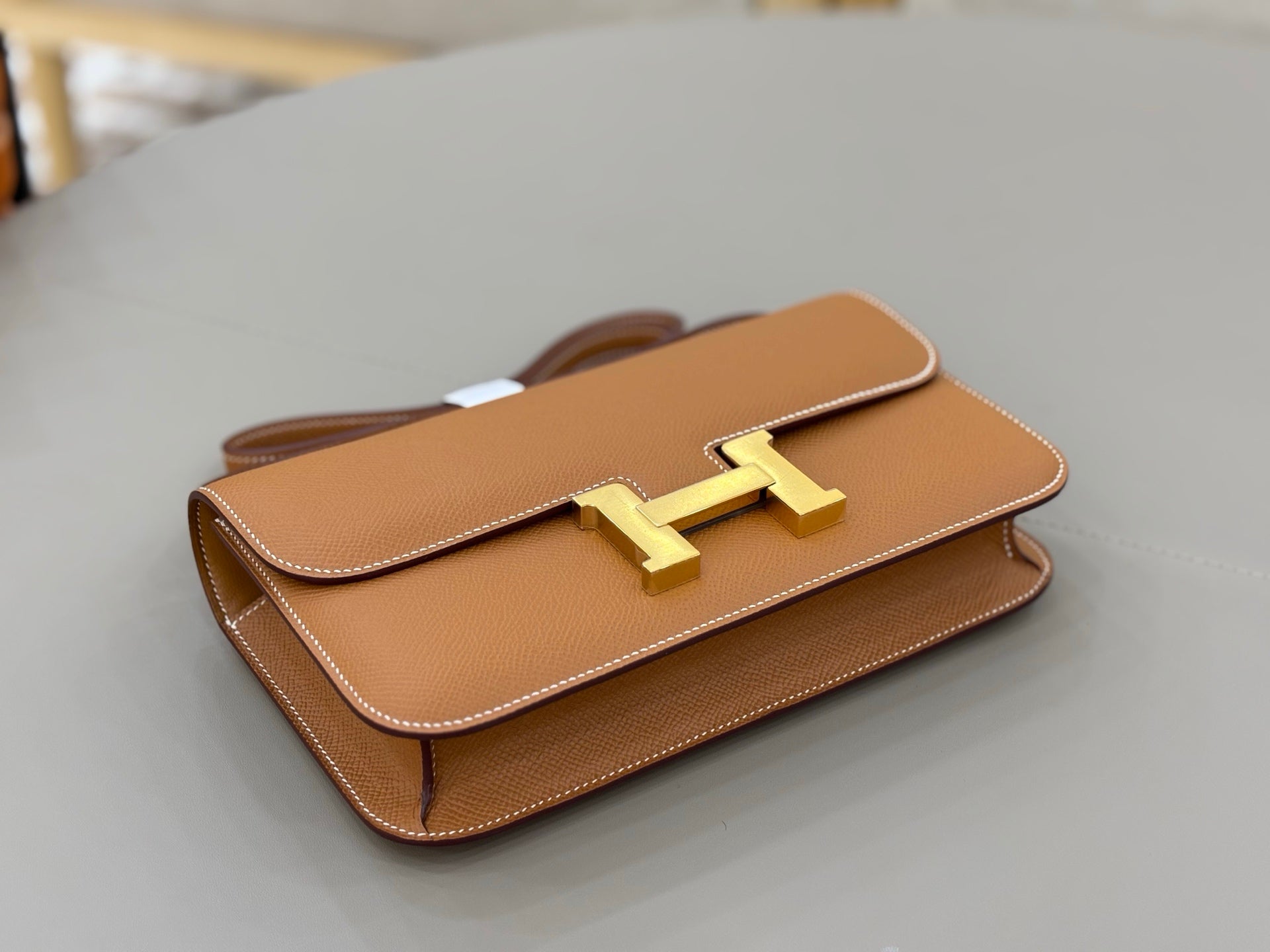 HM 25S CONSTANCE ELAN 24 CM IN BROWN EPSOM WITH GOLD HARDWARE
