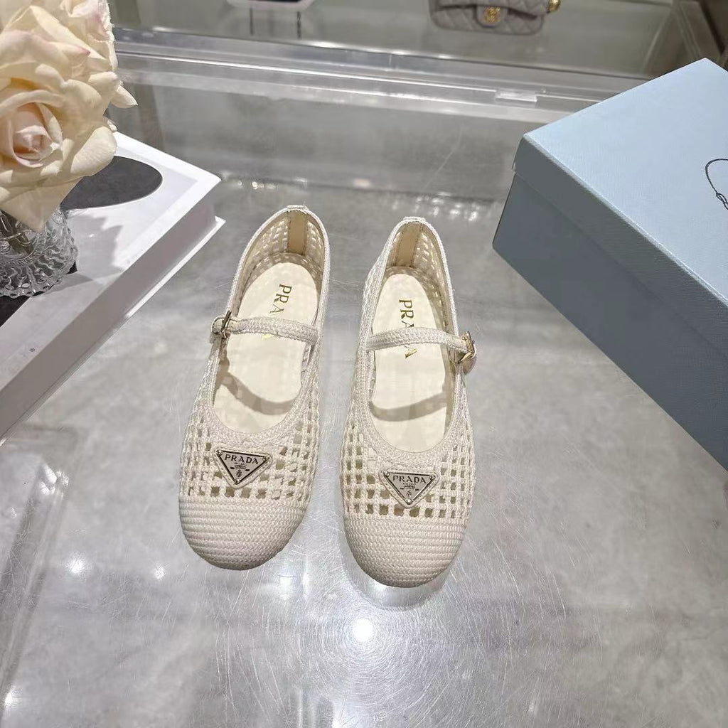 PRADA 26S LOGO PLAQUE MARY JANE FLATS IN WHITE WOVEN FIBER