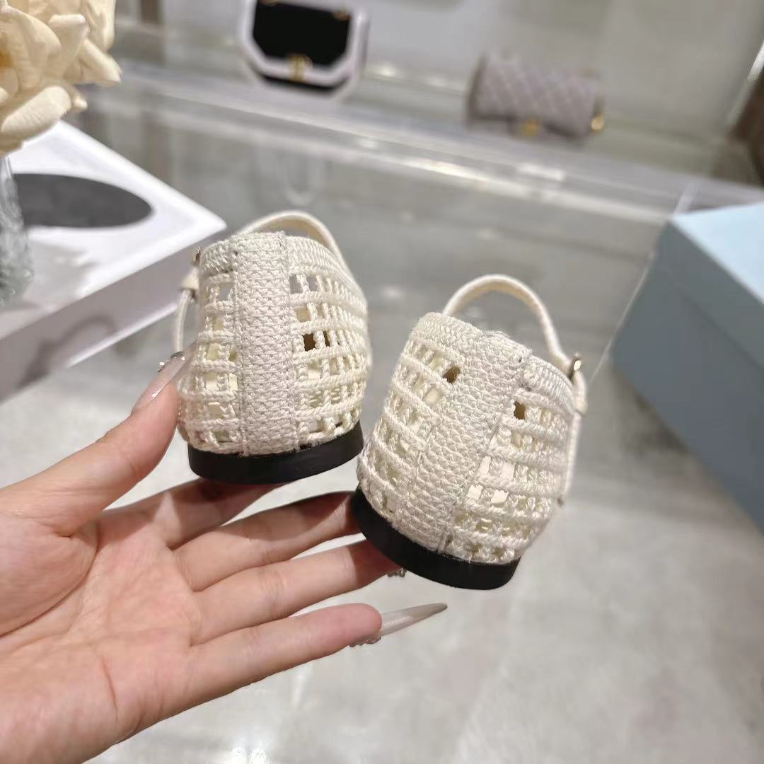 PRADA 26S LOGO PLAQUE MARY JANE FLATS IN WHITE WOVEN FIBER
