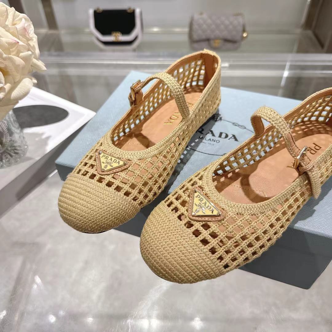 PRADA 26S LOGO PLAQUE MARY JANE FLATS IN BEIGE WOVEN FIBER