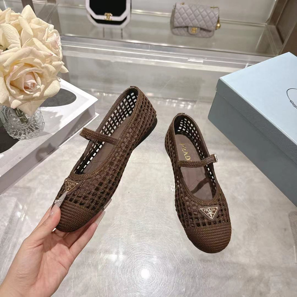 PRADA 26S LOGO PLAQUE MARY JANE FLATS IN DARK BROWN WOVEN FIBER