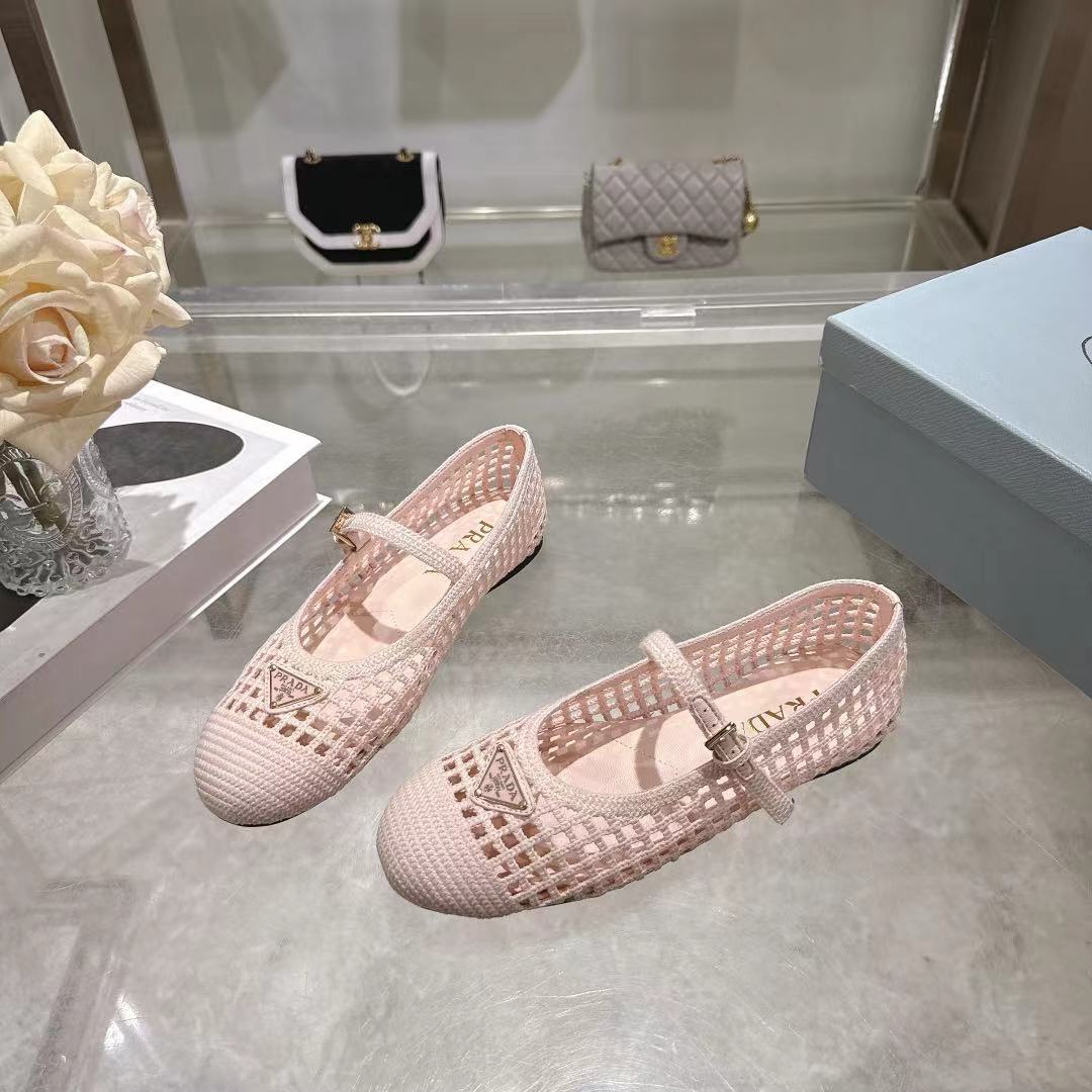 PRADA 26S LOGO PLAQUE MARY JANE FLATS IN LIGHT PINK WOVEN FIBER