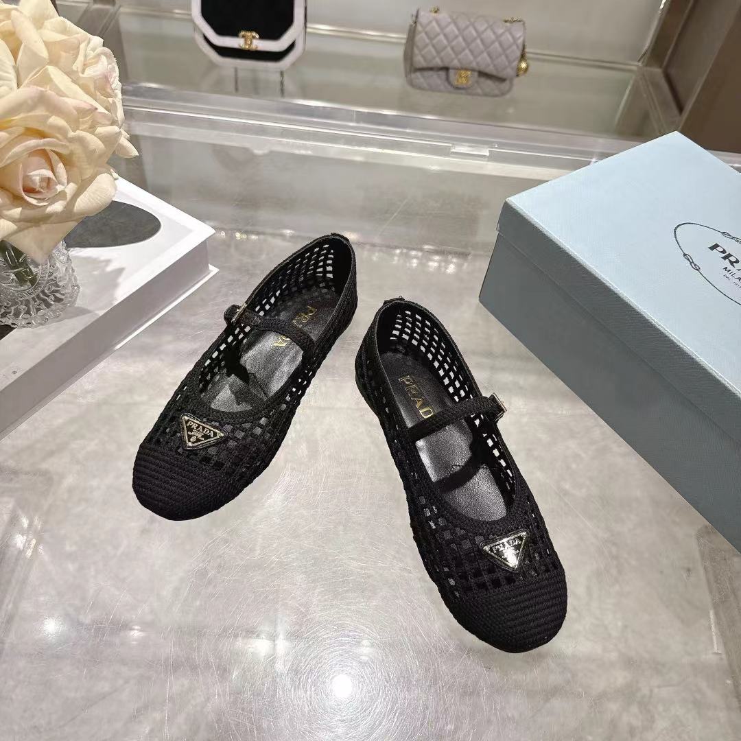 PRADA 26S LOGO PLAQUE MARY JANE FLATS IN BLACK WOVEN FIBER